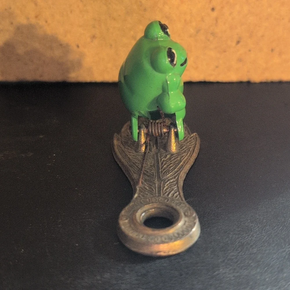 Vintage ALLIED BRASS Frog Paper Clip Letter Holder